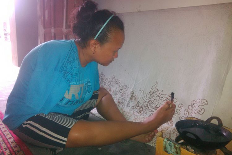 Ayu Tri, difabel pembuat batik bikin kagum presiden SBY