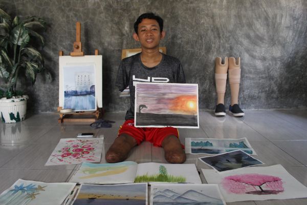 Ahmad Prayoga Melukis Dengan Menggunakan Mulut