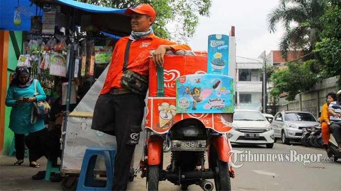 Kehilangan Kakinya, Pria Ini Semangat Jajakan Es Krim