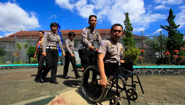 Aipda Beni tetap tegar bertugas Tanpa Kedua Kaki