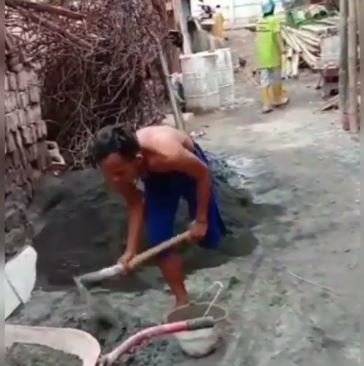 Dengan Satu Kaki Solihin Semangat Bekerja Mencari Nafkah