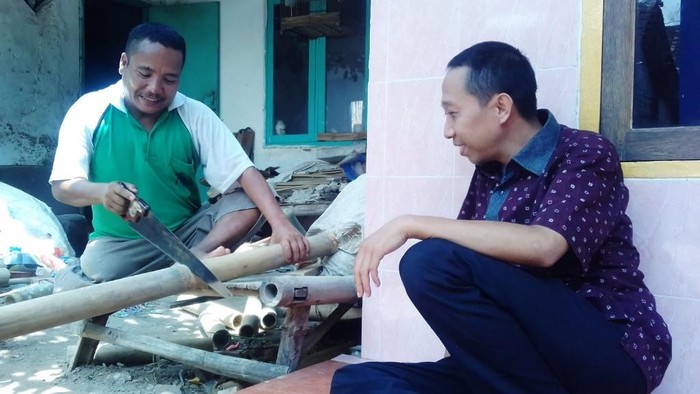 Ahmadi Dengan Satu Kaki Sukses Berbisnis Layang-layang