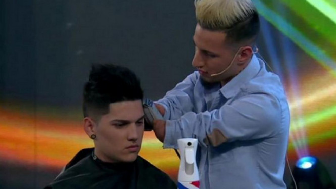 Gabriel Heredia Terlahir Tanpa Lengan Jadi Tukang Cukur