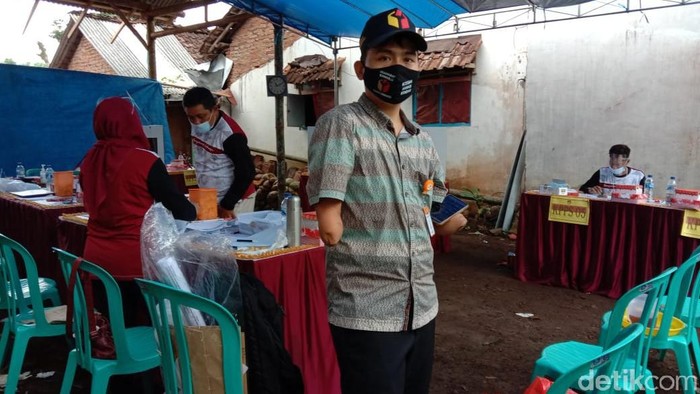 Naufal  Tanpa Kedua Tangan Bertugas Sebagai P-TPS