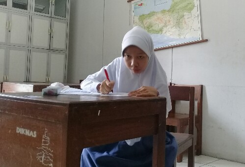 Safira Milenia Dengan Keterbatasan Antusias Ikuti USBN