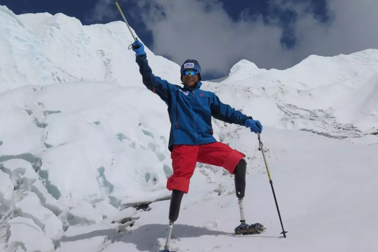 Xia Boyu Lakukan Pendakian Everest Dengan Kaki Palsu