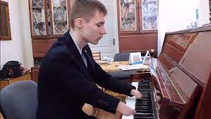 Alexei Romanov Remaja Tanpa Jari Tangan Bermain Piano