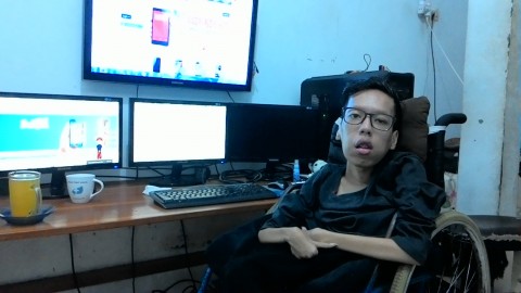 Habibie Afsyah Seorang Motivator, Konsultan SEO Indonesia, Pengusaha, Internet-preneur Penyandang Disabilitas Kursi Roda