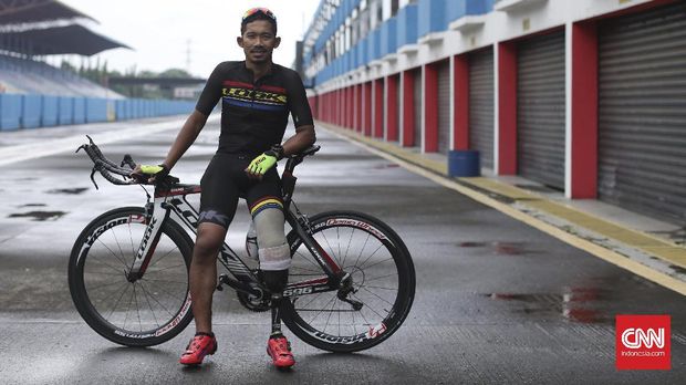 Atlet Balap Sepeda Berprestasi Dengan Keterbatasan Satu Kaki