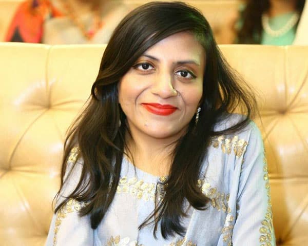 Ira Singhal Penderita Skoliosis Menjadi Perempuan Tunarungu Pertama Yang Meraih Peringkat Teratas Ujian IAS Kategori Umum