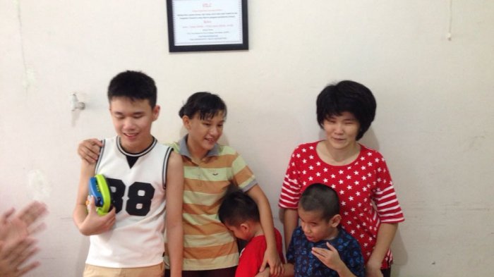 Keterbatasan Penglihatan Tak Mematahkan Semangatnya Untuk Mendirikan Sekolah