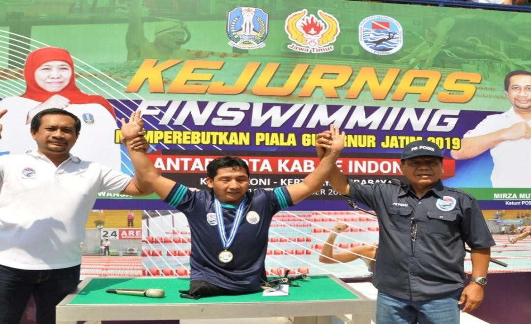 Seorang Pria Penyandang Disabilitas Menjadi Atlet Selam Hebat