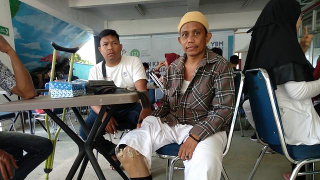 Penderita Kusta Yang Gigih Berburu Kaki Palsu