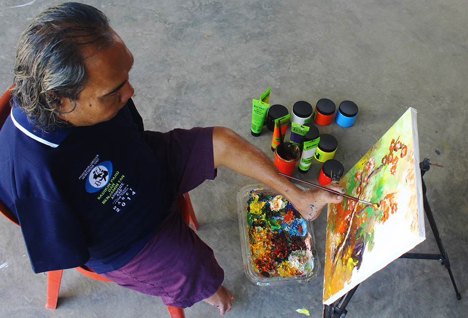 Seorang Pelukis Yang Terlahir Tanpa Lengan