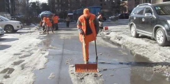 Tukang Sapu Berkaki Satu