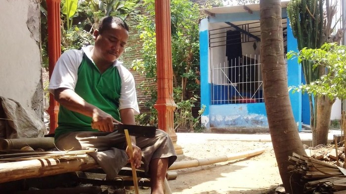 Ahmadi, Difabel yang Sukses Bisnis Layang-layang