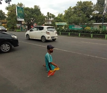 Semangat Agus Mencari Rezeki di Tengah Keterbatasan Fisik