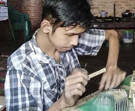 Aziz, Difabel Memiliki Impian Jadi Arsitek