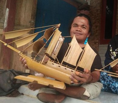 Mustofa, Difabel Peracik Miniatur Pinisi