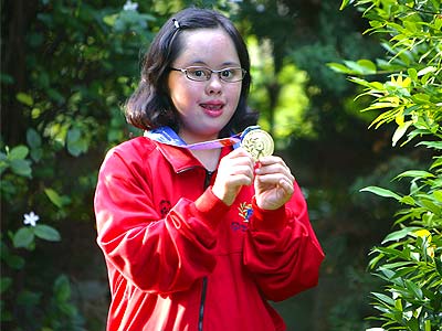 Stephanie Handojo Peraih Medali Emas Lomba Renang 50 Meter