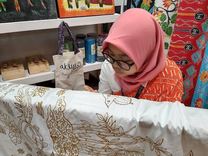 Batik Khas Bekasi dari Tangan Terampil Difabel