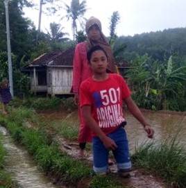 Jenal Bocah Difabel, Bantu Keluarga Bertani