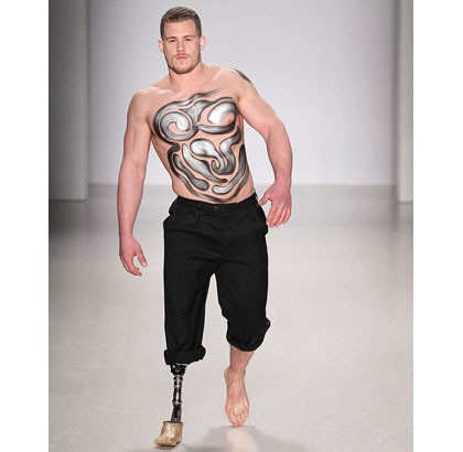 Jack Eyers Model Pria Pertama dengan Kaki Diamputasi