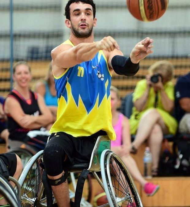 Adam Deans Atlet Profesional Basket Dengan Satu Kaki