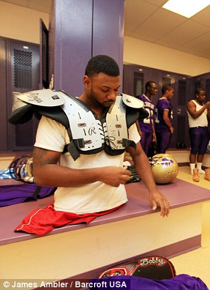 Pemain Tanpa Kaki Bintang American Football