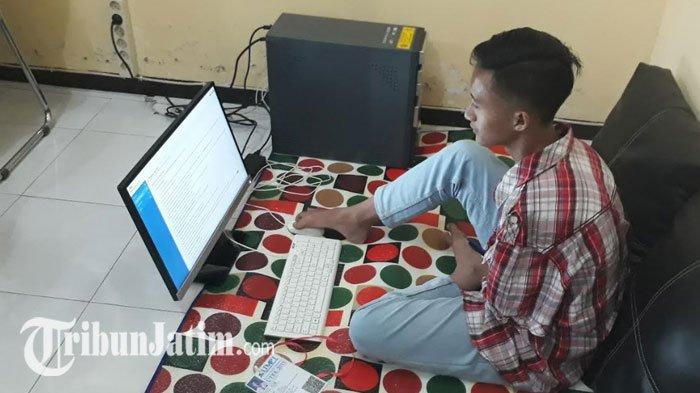 Siswa Disabilitas Semangat Kerjakan Soal UTBK SBMPTN