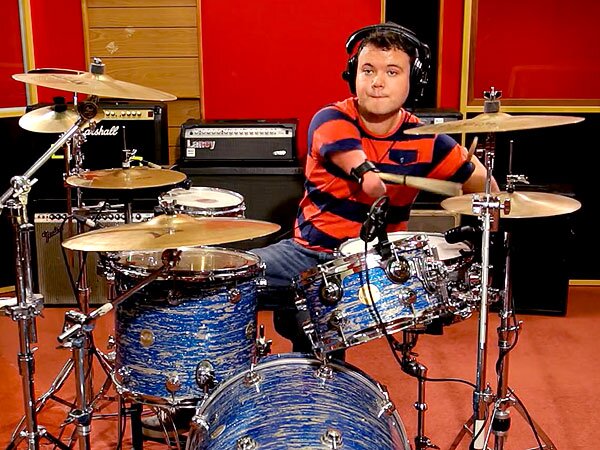 Cornel Hrisca Munn Drummer Penyandang Disabilitas