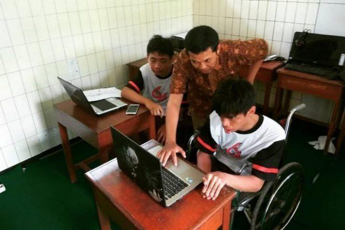 Alam, Juara Kompetisi IT Internasional