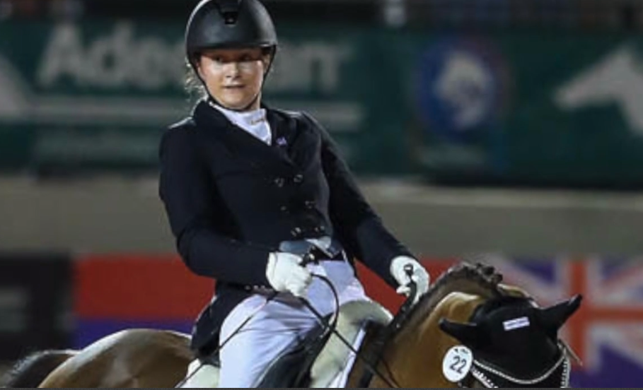 De Lavalette, Lampaui Batasan Meniti Prestasi