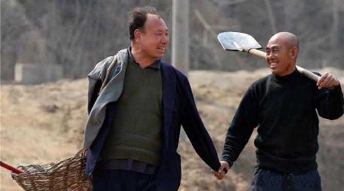 Kisah Dua Orang Difabel Menanam 10.000 Pohon