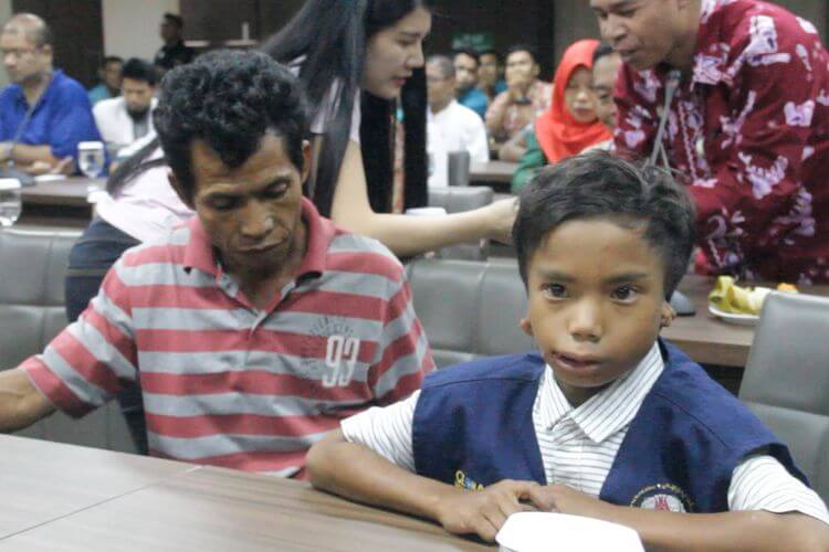 Bocah Disabilitas Asal Lombok Ini Peroleh Beasiswa dari Malaysia