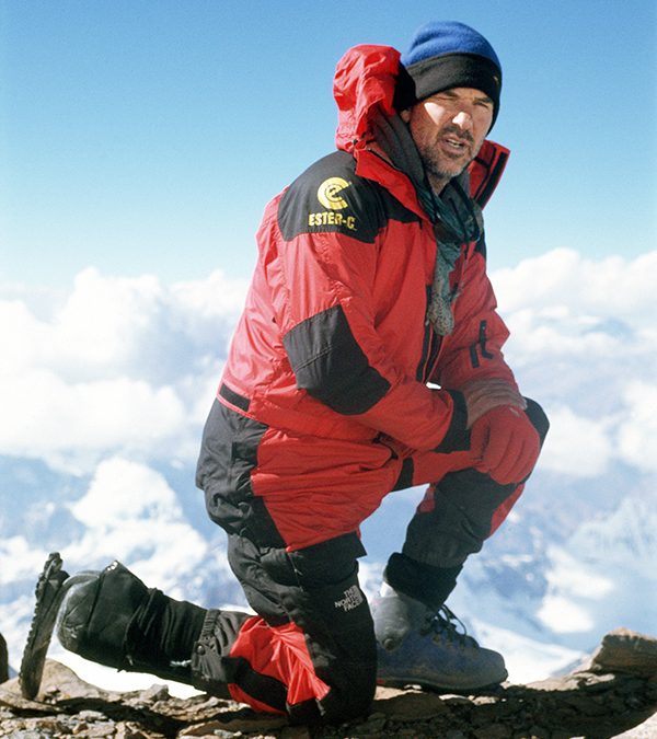 Tom Whittaker, berhasil mendaki puncak gunung Everest