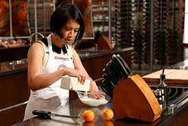 Tanpa Pengelihatan, Christine Ha Raih Gelar MasterChef!