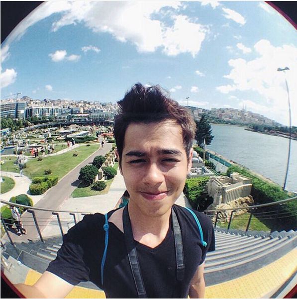 Panji Surya Sahetapy, penyandang disabilitas yang ganteng dan jago TI