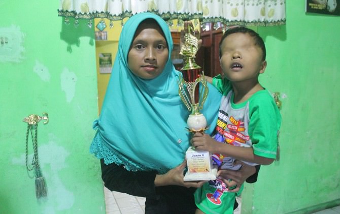 Azzam Nur Mu’jizat, Difabel yang Raih Juara Menyanyi Tingkat Provinsi