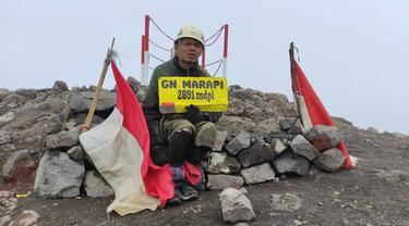 Elfin Nugraha, Pria Asal Padang Mendaki Gunung dengan Cara Merangkak.