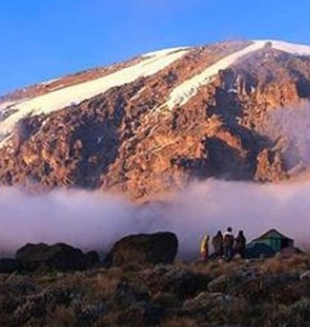 Kelompok Pendaki Difabel yang Berhasil Taklukan Kilimanjaro