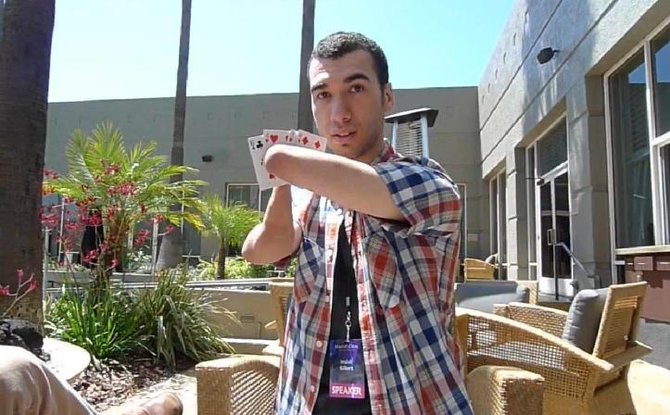 Mahdi Gilbert, Pesulap Disabilitas yang Mahir Menggunakan Trik Sulap