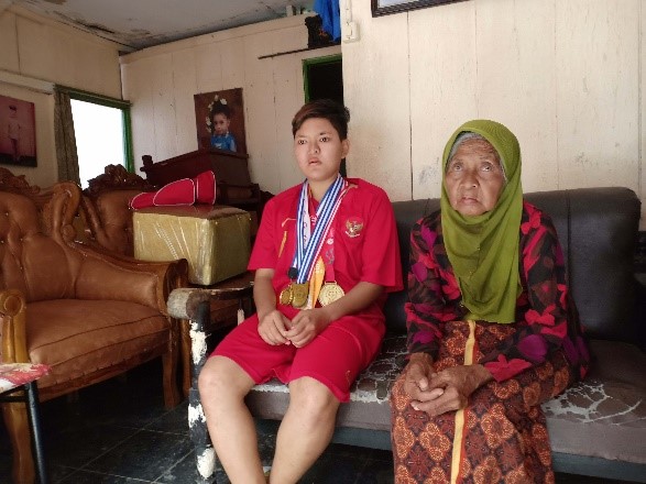 Nasib Malang Difabel yang berprestasi Di ajang Dunia kini Mejadi Buruh Cuci Piring