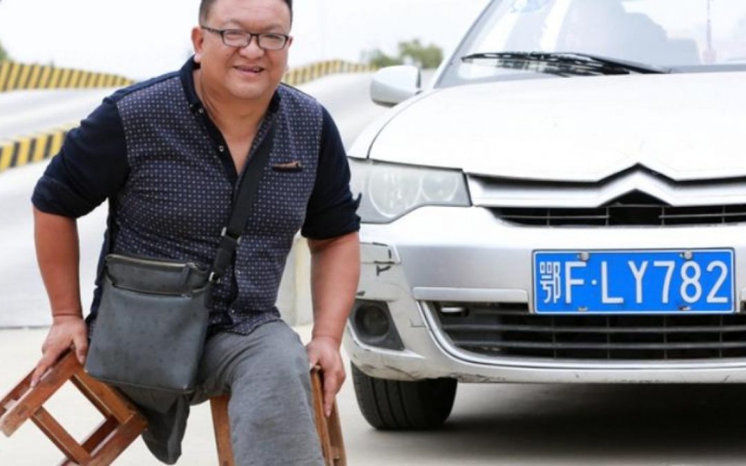 Xianyang Seorang Pengemudi Mobil Profesional Menjadi Guru Setir Mobil