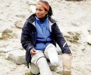 Arunima Sinha, wanita pertama yang diamputasi mendaki gunung Everest.