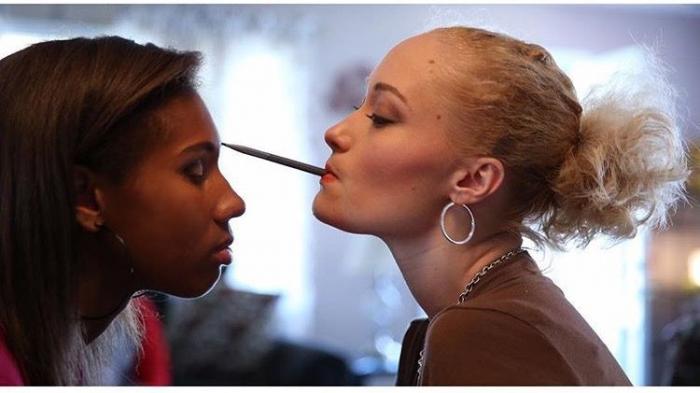 Jessica Ruiz, Wanita Difabel Perias Artis yang mengandalkan Mulut sebagai media utamanya.