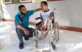 Jones, Difabel Pejuang Literasi dari Manggarai