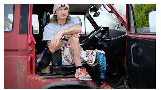 Peselancar Disabilitas Taklukan Ombak