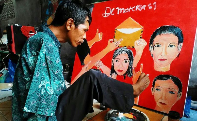 Salim sang ‘Pelukis Kaki’ Melawan Keterbatasan dengan Karya Seni