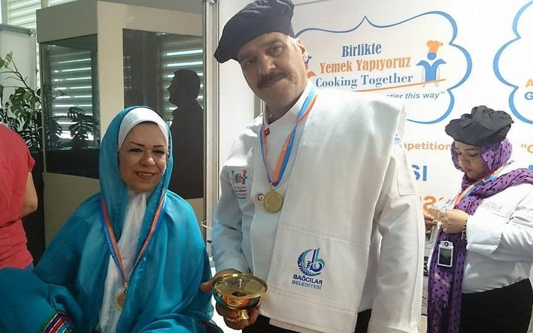 Tanpa Lengan, Tetap Mengajar Melukis